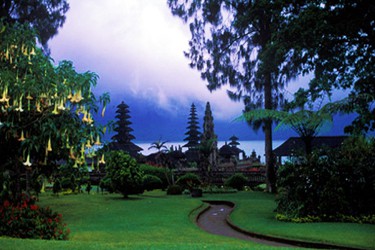 Ulun Danau Temple, Luxury Bali Tours