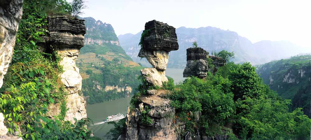 Hubei Gorge, China Travel