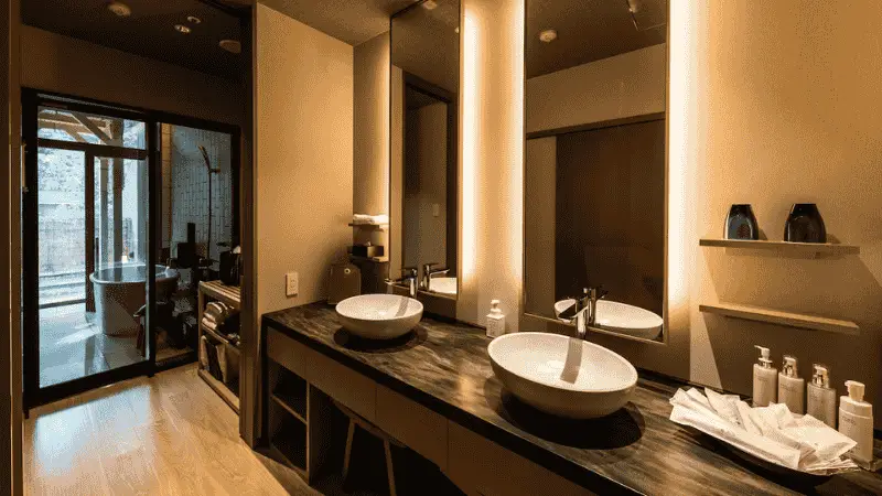 Japan-800x450px-Hakone-Kowakien-Ten-Yu-Bathroom