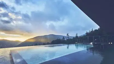 Scenic infinity onsen at Hakone Kowakien Ten-Yu, a luxury hot spring resort in Hakone