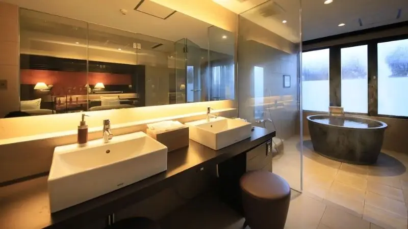 Japan-800x450px-Hakone-Tensui-Saryo-bathroom