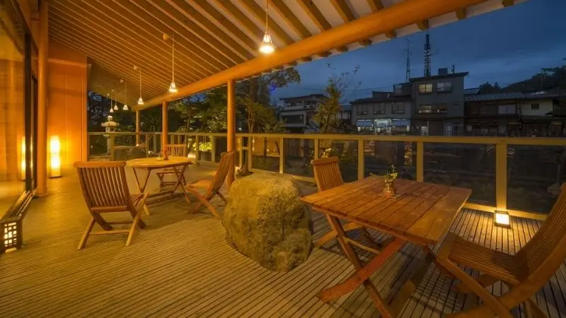 Japan-800x450px-Takayama-Honjin Hiranoya Bekkan-balcony