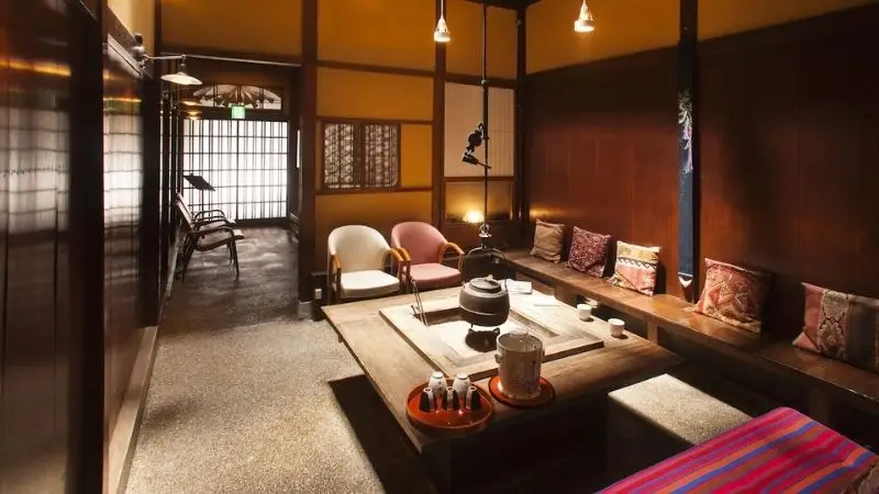 Japan-800x450px-Takayama-Honjin Hiranoya Bekkan-livingroom