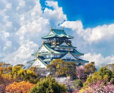 Himeji Castle, one of few remaining orignal castles in Japan just a 30 minute shinkansen ride from Osaka
