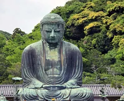 Great Buddha of Kamakura (Daibutsu), a must-see cultural landmark featured on Japan sightseeing itineraries