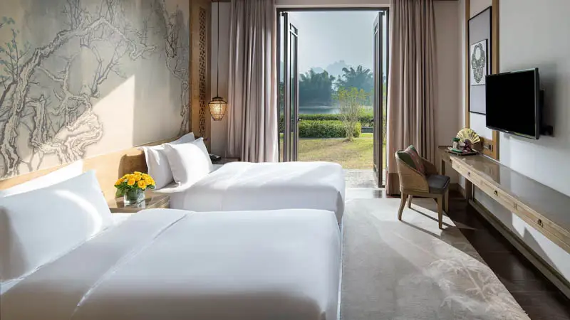Yangshuo_Banyan_Tree1