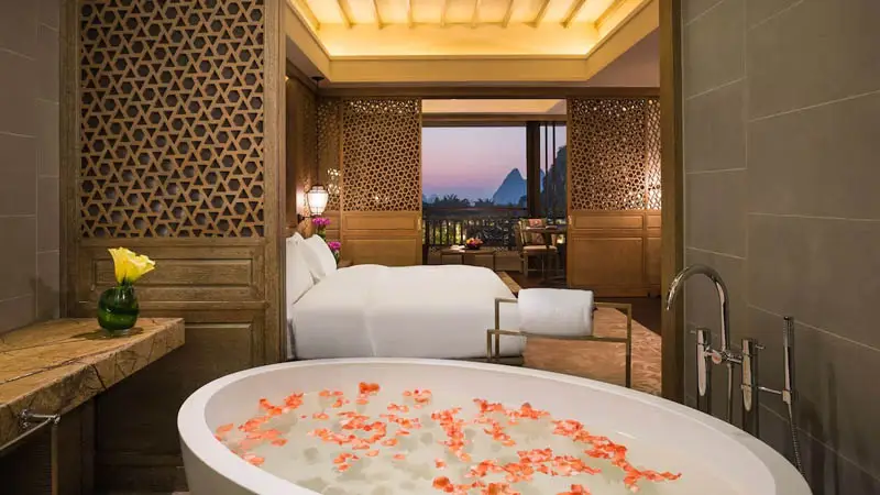 Yangshuo_Banyan_Tree12