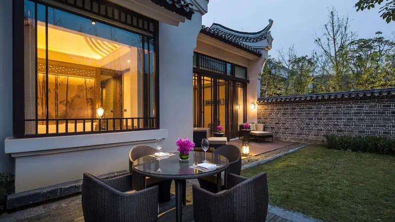 Yangshuo_Banyan_Tree2
