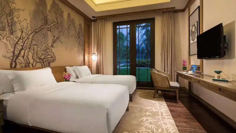 Yangshuo_Banyan_Tree8