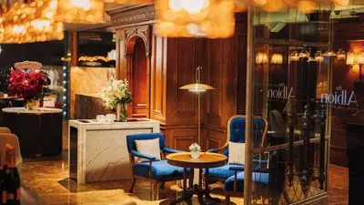Chic lobby lounge at Hôtel des Arts Saigon featuring refined décor and contemporary elegance, a centrally located boutique hotel within easy reach of Ho Chi Minh City’s cultural landmarks and vibrant dining scene.