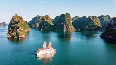 Halong Violet by Heritage Line -cruise Halong and Lan Ha Bay in style on this luxury junk
