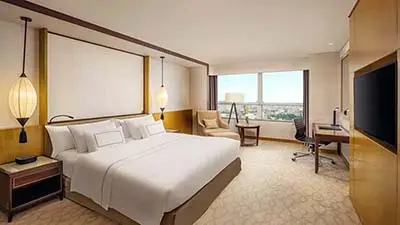 Modern guest room at Melia Hanoi hotel, featuring a bright, spacious interior with city views and a convenient central location near Hanoi’s business district and Old Quarter.