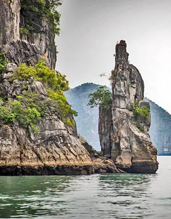 Dramatic limestone formations rising from the waters of Ha Long Bay, Vietnam, highlighting the region’s iconic karst landscapes and UNESCO-listed natural beauty.