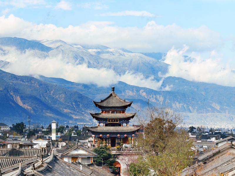 Dali old town rooftop view with cloudy Mt Cangshan. Yunnan, China.