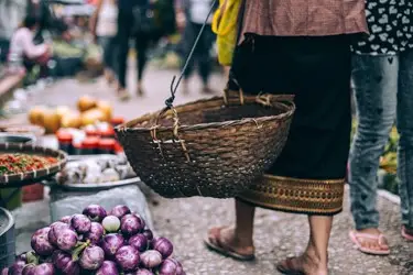 Local market scene in Phnom Penh, Cambodia, with a woven basket, fresh produce, and everyday street life reflecting the city’s vibrant food culture.
