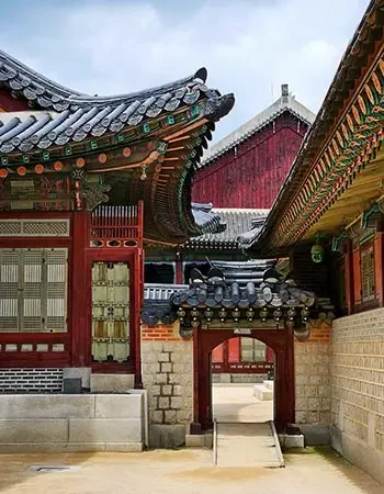 Korea_350-450_Cheoungdeukgung_Palace Traditional palace buildings and ornate wooden gate inside Changdeokgung Palace in Seoul, South Korea, a UNESCO World Heritage royal complex showcasing classic Korean architecture.